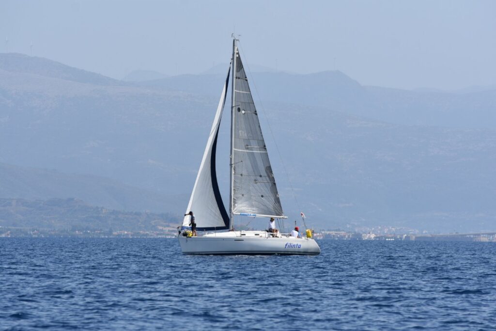 Σκάφος σε ιστιοδρομία της 31ης Διεθνούς Ιστιοπλοϊκής Εβδομάδας Ιονίου, 2021