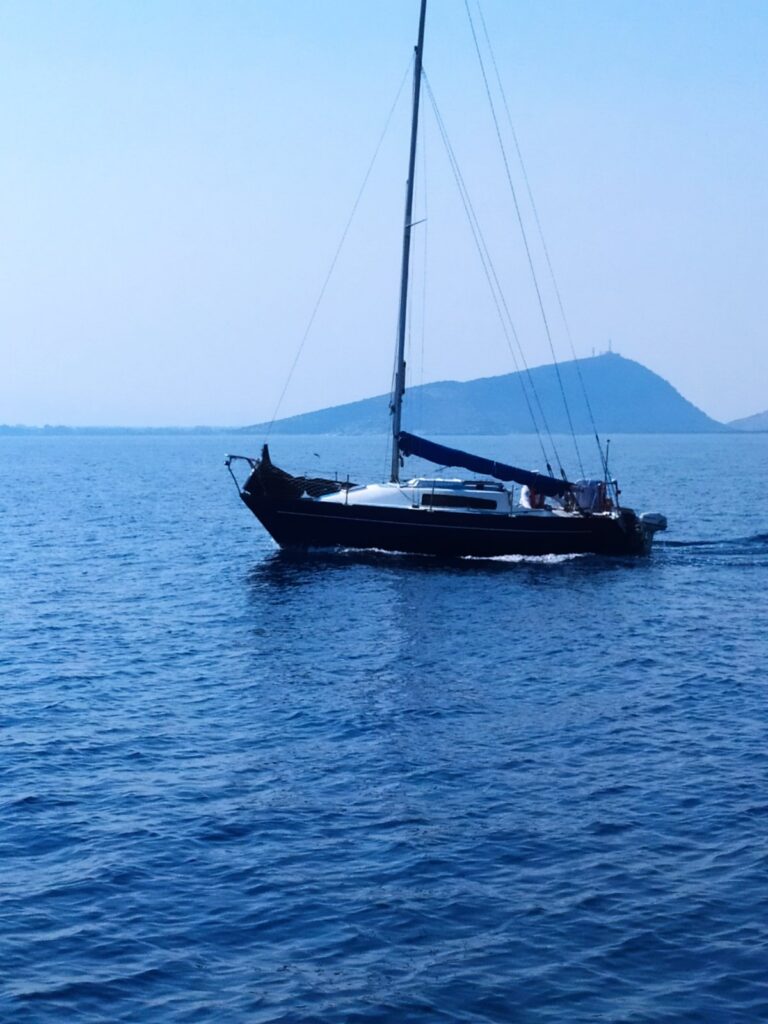 Σκάφος σε ιστιοδρομία της 31ης Διεθνούς Ιστιοπλοϊκής Εβδομάδας Ιονίου, 2021